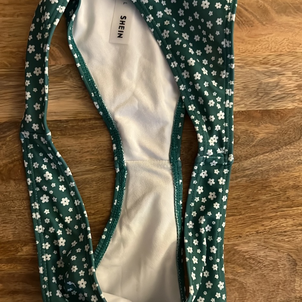 Bikini - Picture 4 of 7